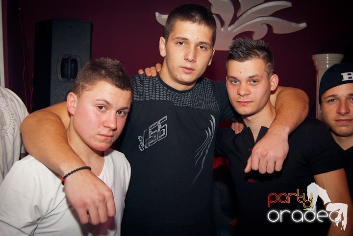 Distracţie în Club Atti's, 