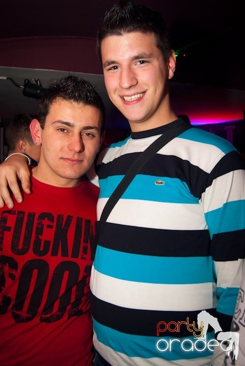 Distracţie în Club Atti's, 