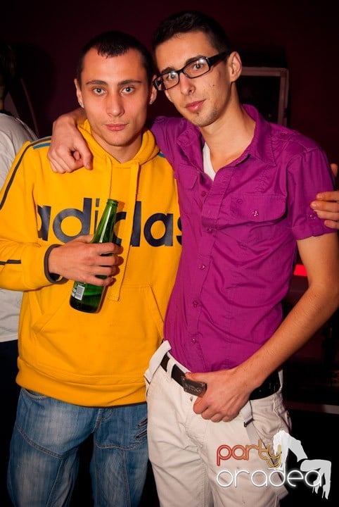 Distracţie în Club Atti's, 