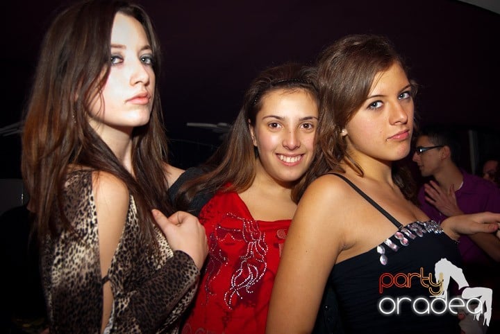 Distracţie în Club Atti's, 