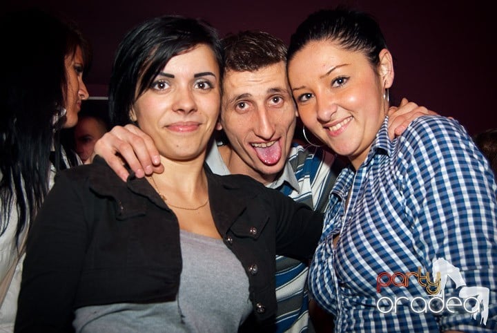 Distracţie în Club Atti's, 