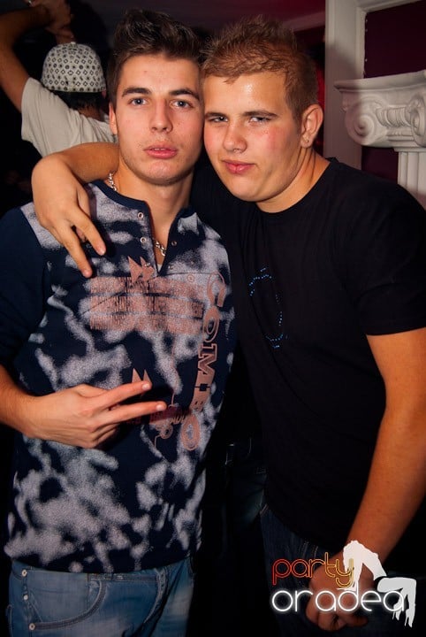 Distracţie în Club Atti's, 