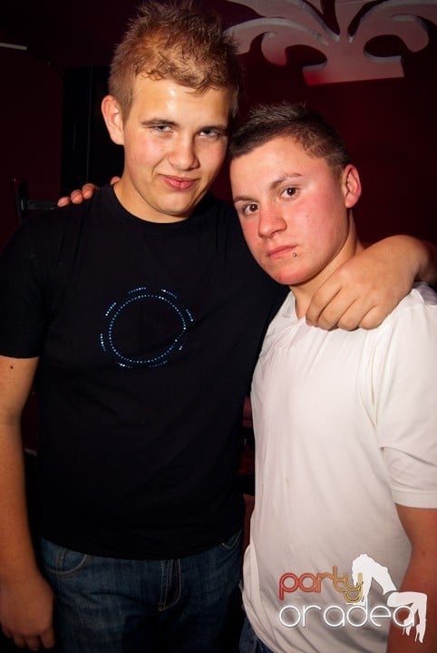 Distracţie în Club Atti's, 