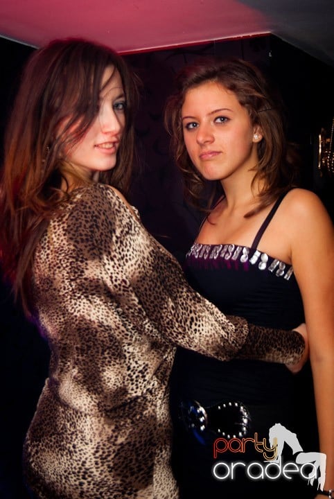 Distracţie în Club Atti's, 