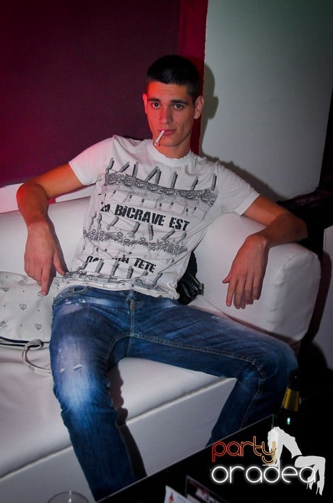 Distracţie în Club Atti's, 