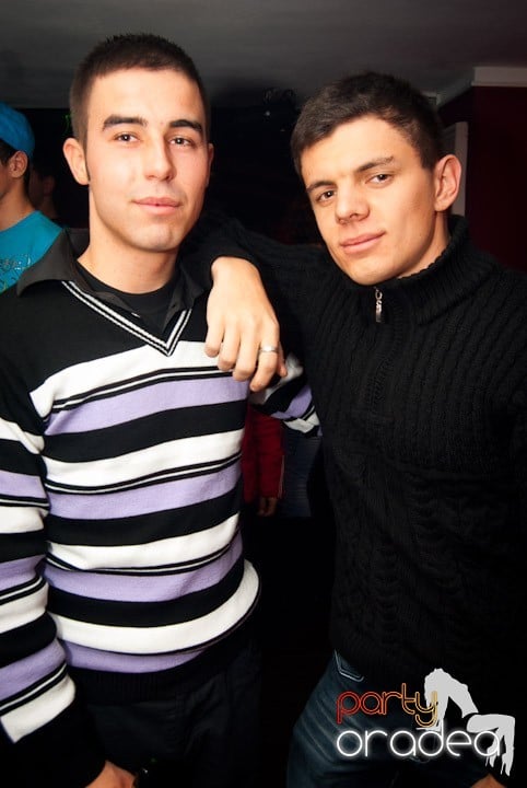 Distracţie în Club Atti's, 