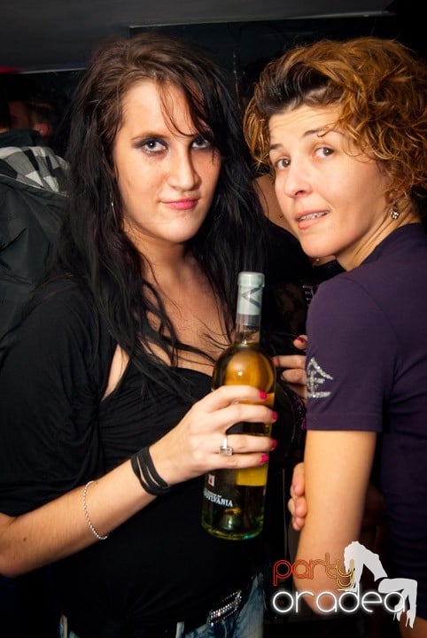 Distracţie în Club Atti's, 