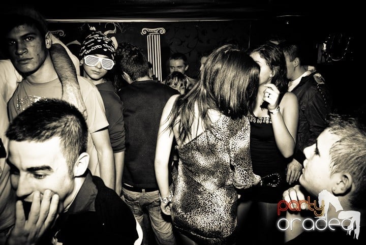 Distracţie în Club Atti's, 