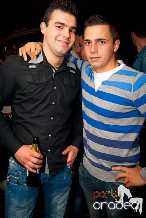 Distracţie în Club Atti's, 