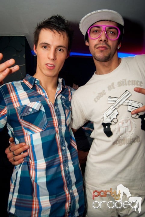 Distracţie în Club Atti's, 