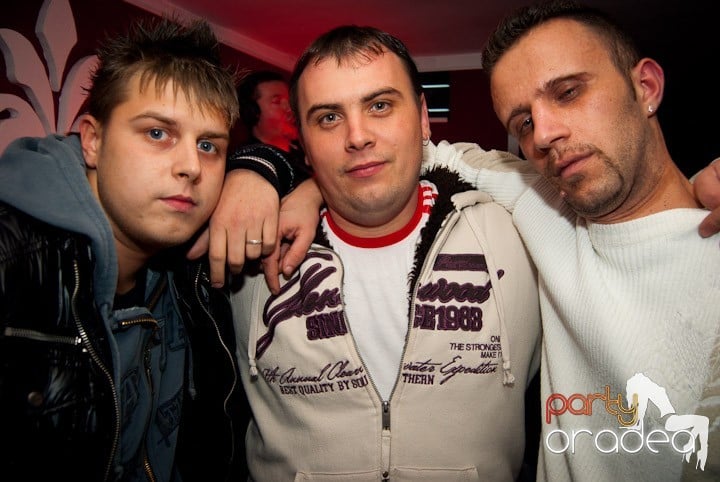 Distracţie în Club Atti's, 