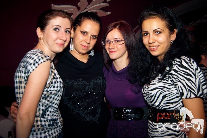 Distracţie în Club Atti's, 