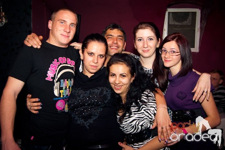 Distracţie în Club Atti's, 