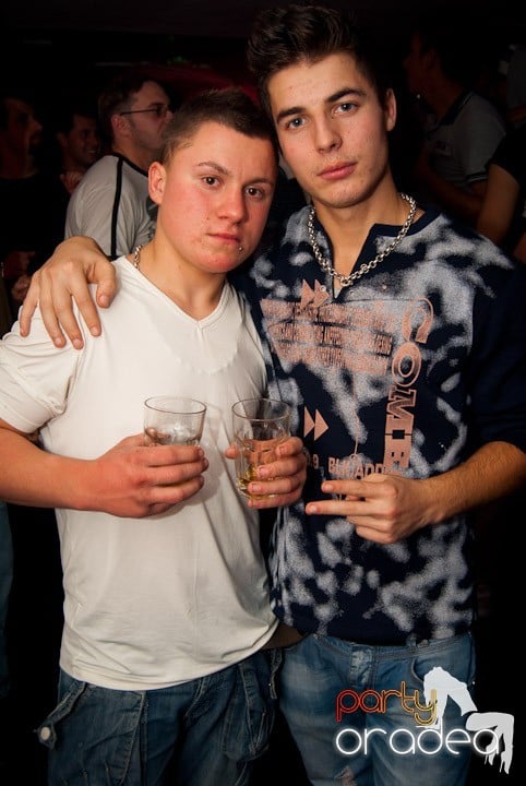 Distracţie în Club Atti's, 