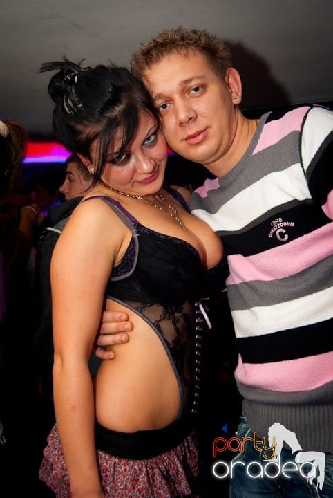 Distracţie în Club Atti's, 