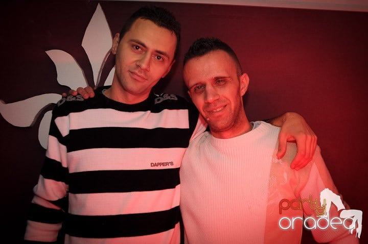 Distracţie în Club Atti's, 