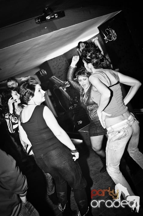 Distracţie în Club Atti's, 