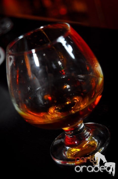 Distracţie în Club Atti's, 