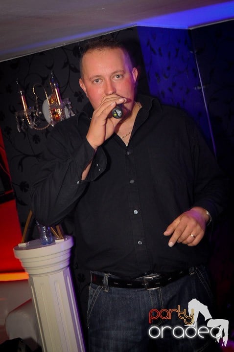 Distracţie în Club Atti's, 