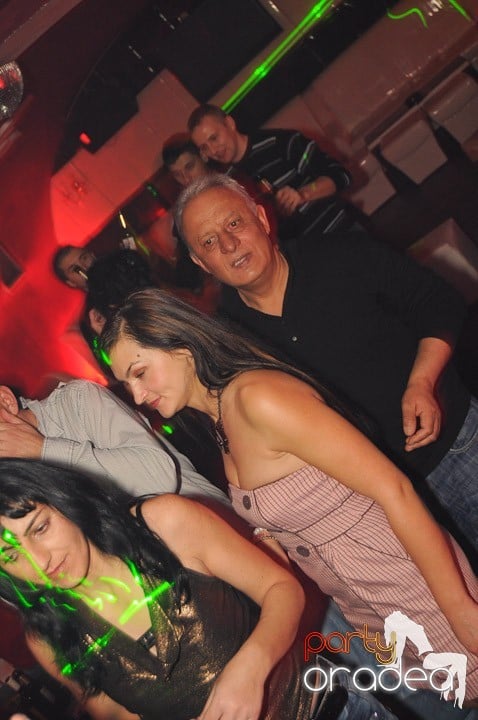 Distracţie în Club Atti's, 