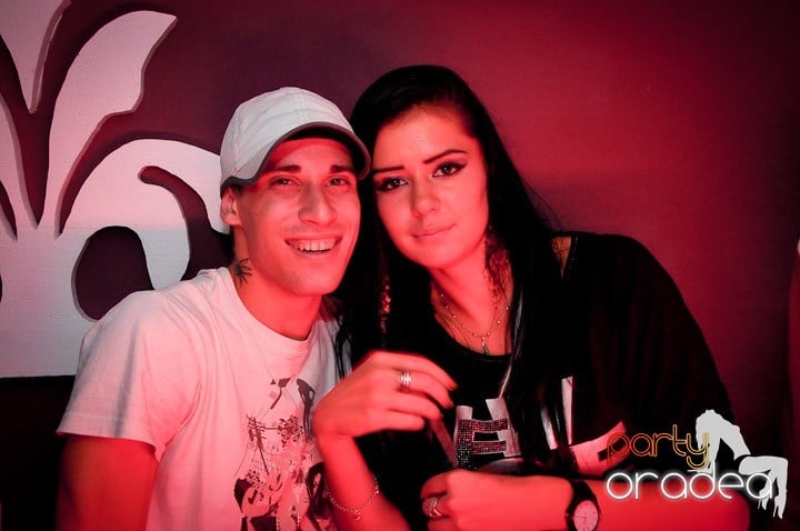 Distracţie în Club Atti's, 