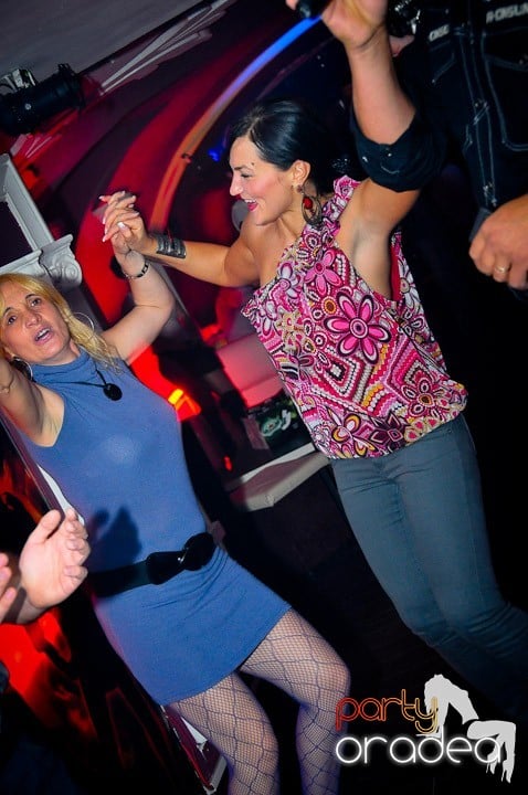 Distracţie în Club Atti's, 