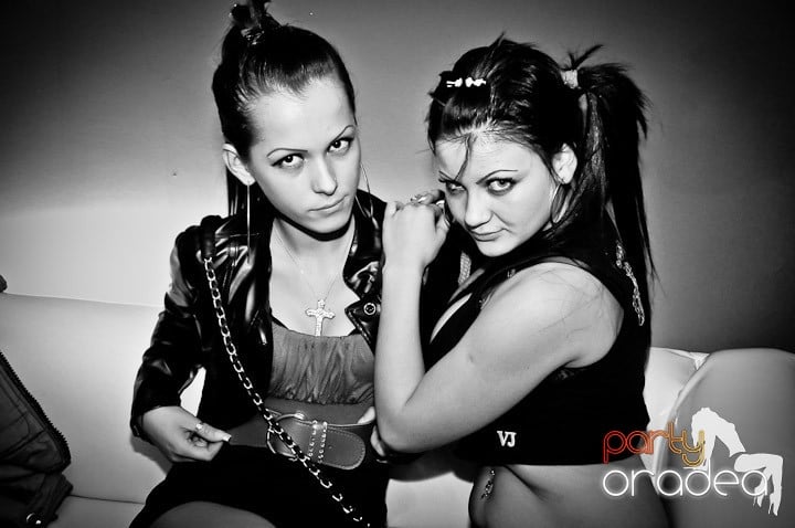 Distracţie în Club Atti's, 