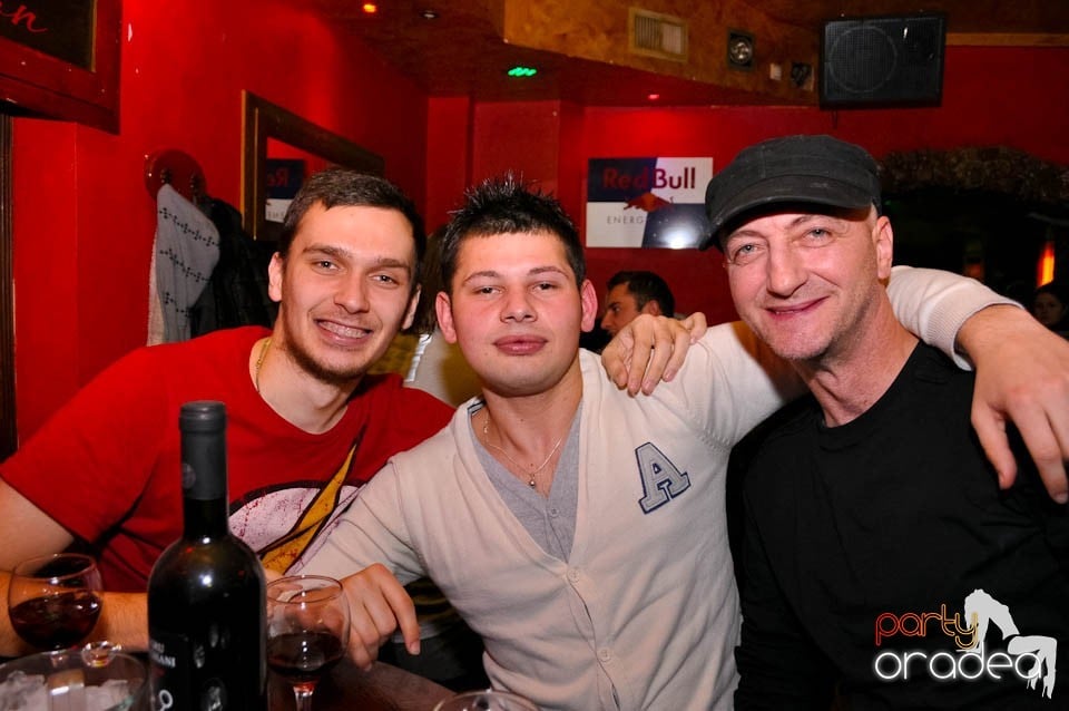 Distracţie în Club Downtown, 