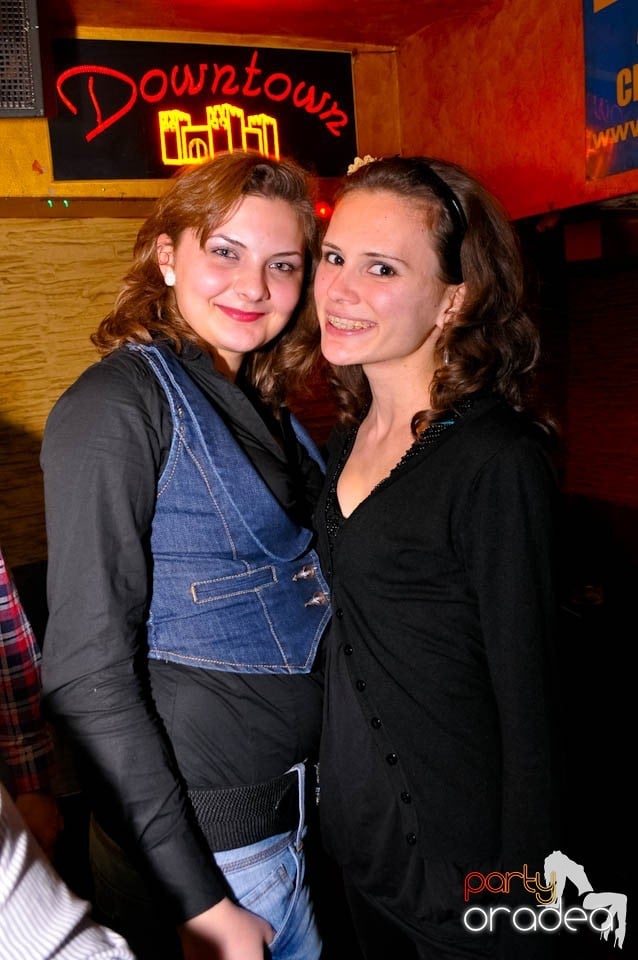 Distracţie în Club Downtown, 