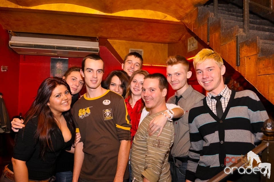 Distracţie în Club Downtown, 