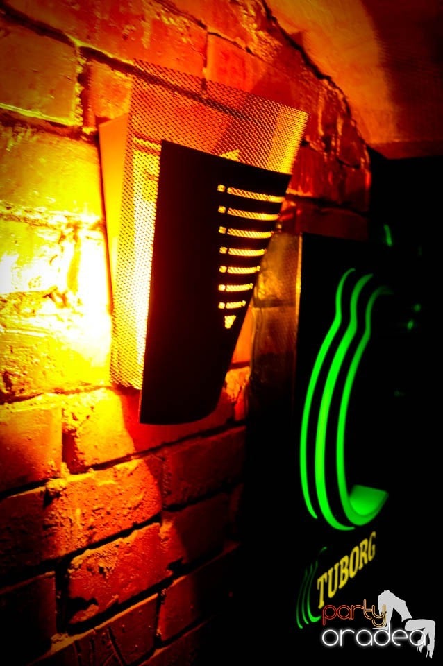 Distracţie în Club Downtown, 