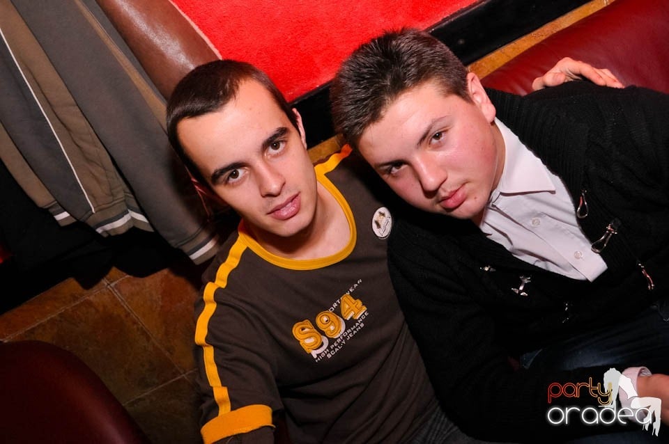 Distracţie în Club Downtown, 
