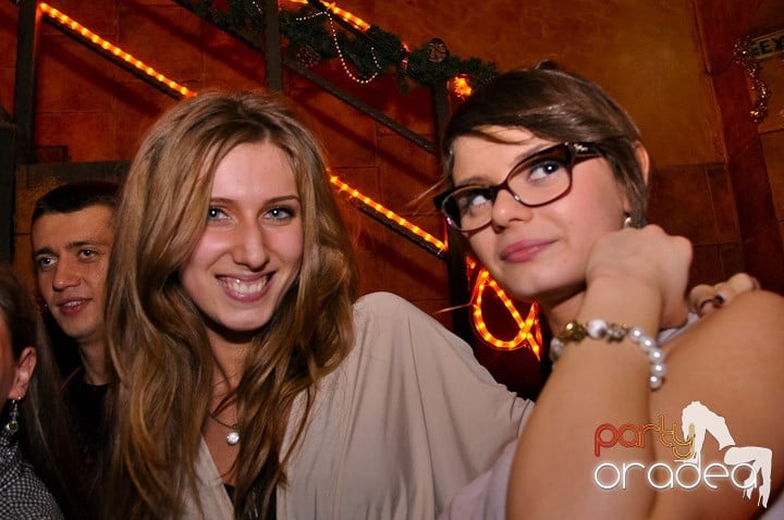 Distracţie în Club Downtown, 