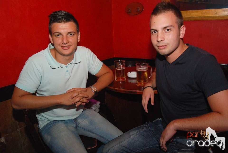 Distracţie în Club Downtown, 