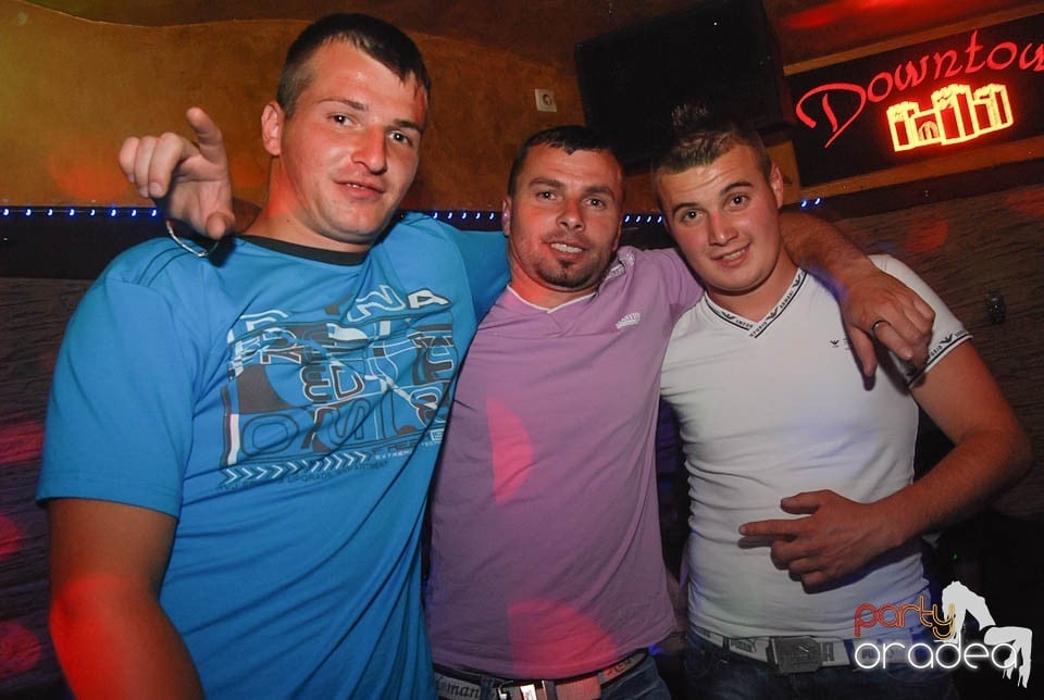 Distracţie în Club Downtown, 