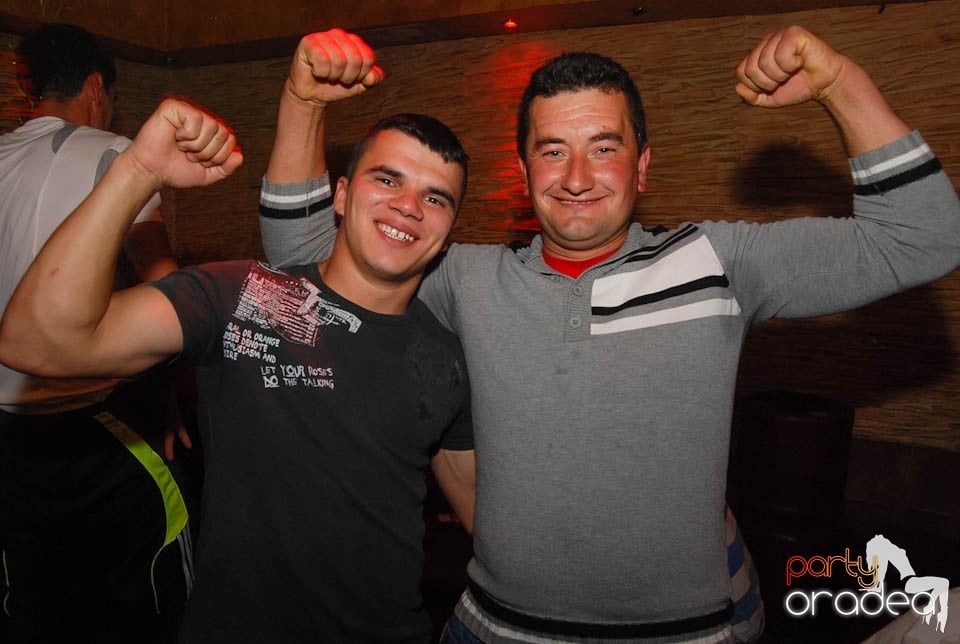 Distracţie în Club Downtown, 