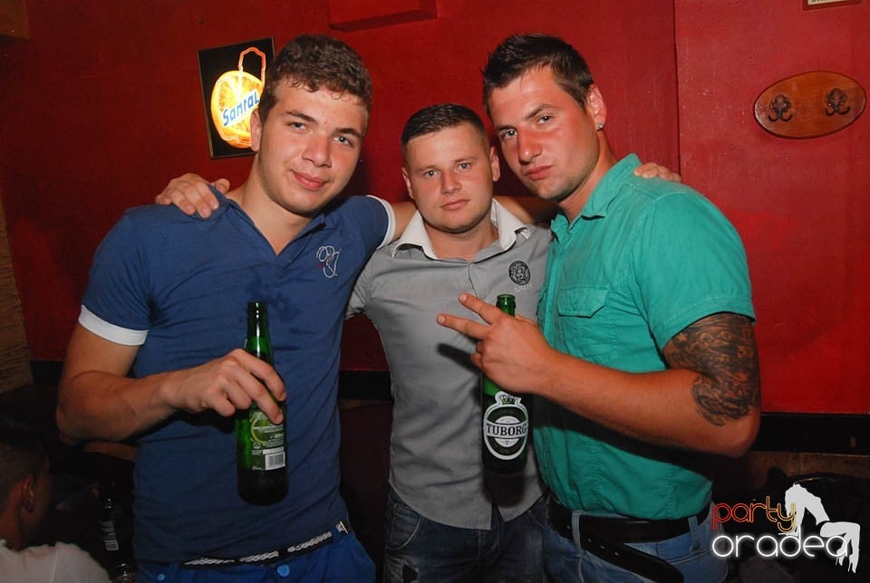 Distracţie în Club Downtown, 