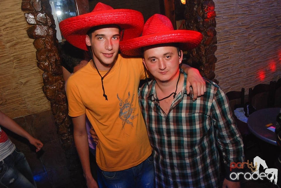 Distracţie în Club Downtown, 