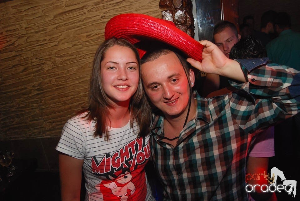 Distracţie în Club Downtown, 