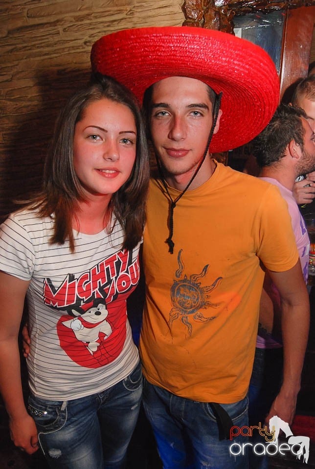 Distracţie în Club Downtown, 