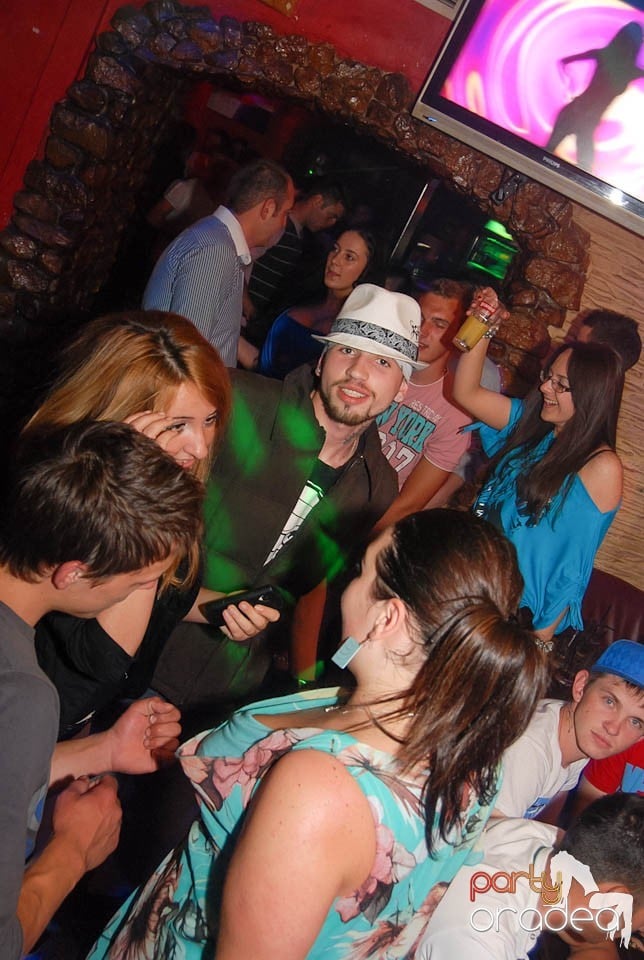 Distracţie în Club Downtown, 