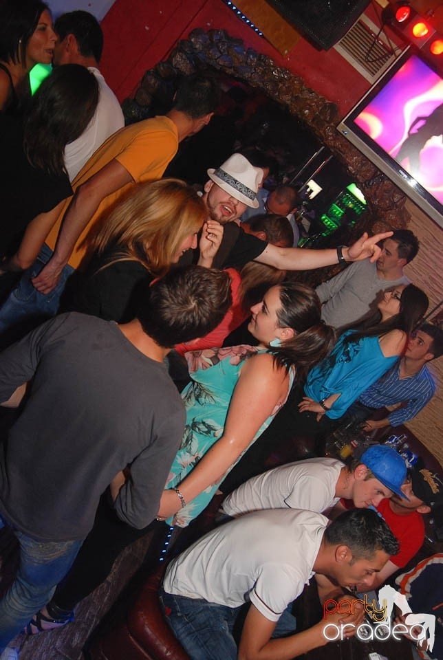 Distracţie în Club Downtown, 