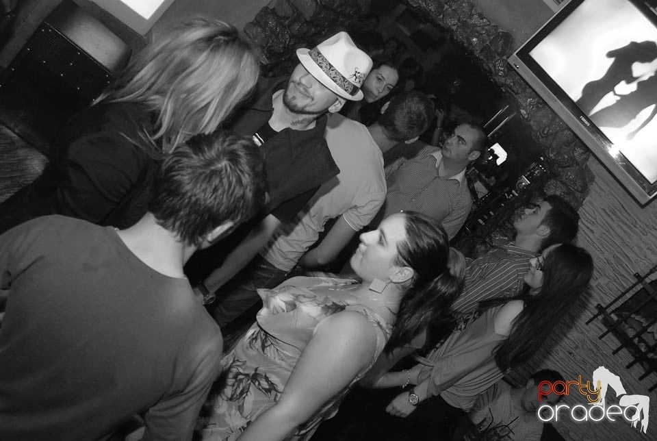 Distracţie în Club Downtown, 