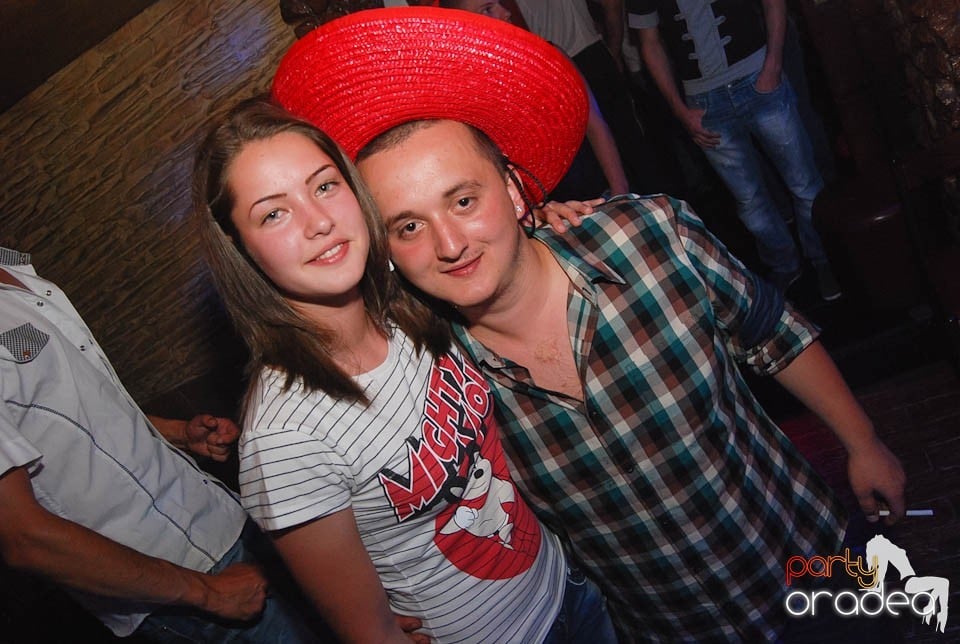 Distracţie în Club Downtown, 