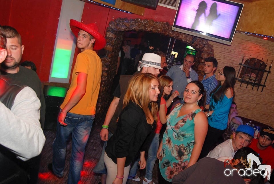 Distracţie în Club Downtown, 