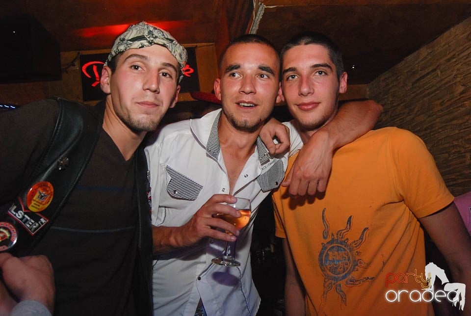 Distracţie în Club Downtown, 