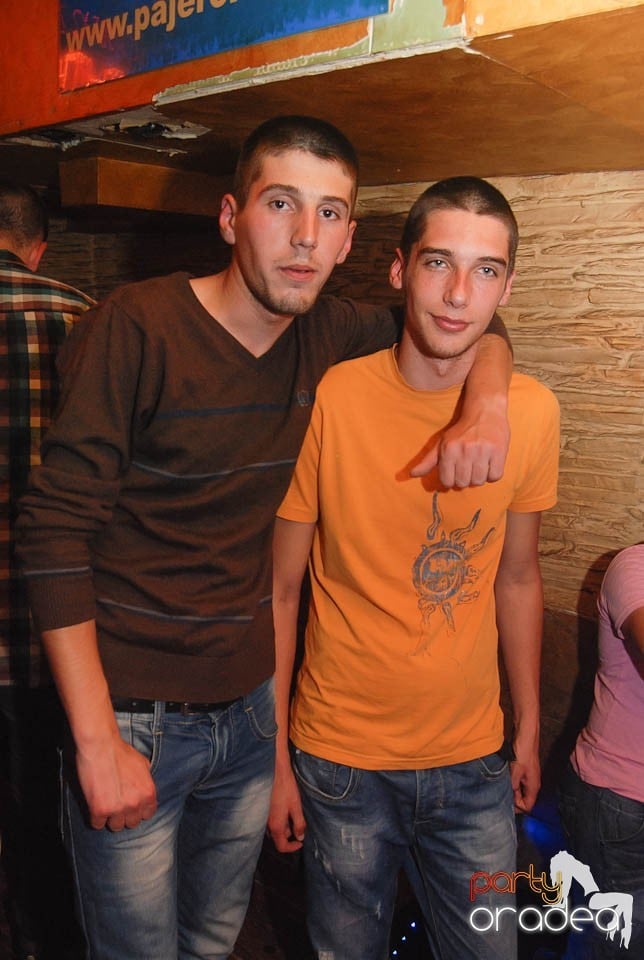 Distracţie în Club Downtown, 