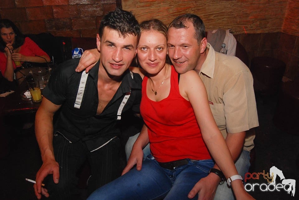 Distracţie în Club Downtown, 