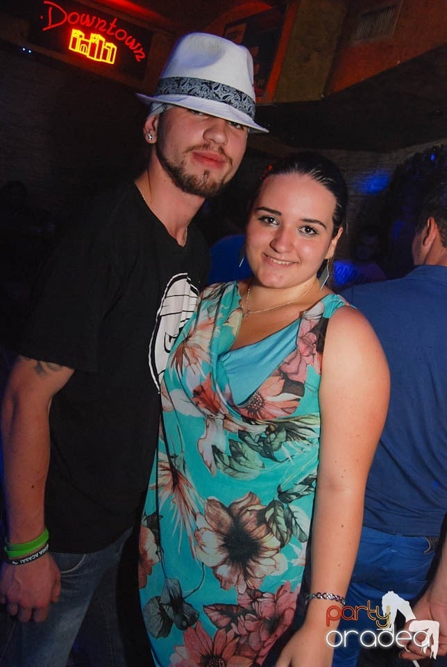 Distracţie în Club Downtown, 