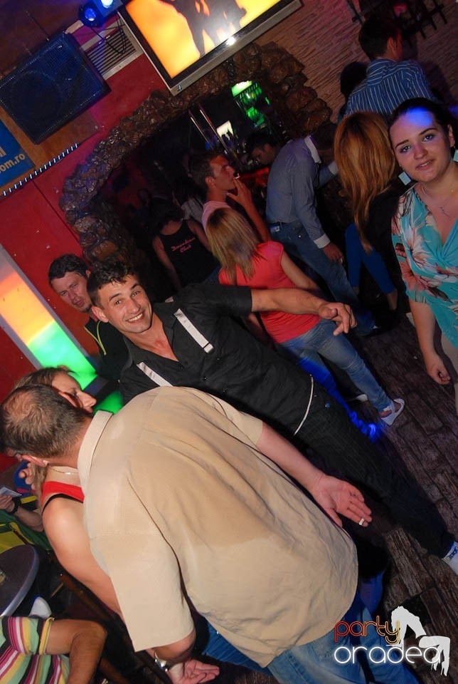 Distracţie în Club Downtown, 